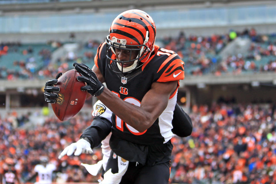 CINCINNATI, OH - JANUARY 3: Wide receiver A.J. Green #18 of the Cincinnati Bengals catches a pass for a touchdown while being defended by defensive back Shareece Wright #35 of the Baltimore Ravens during the third quarter at Paul Brown Stadium on January 3, 2016 in Cincinnati, Ohio. (Photo by Andrew Weber/Getty Images)