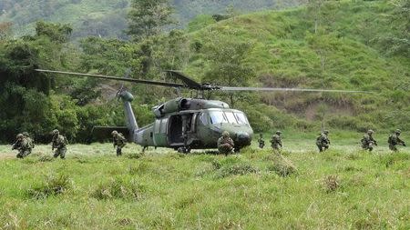 Soldiers of the Colombian army disembark from a helicopter in a zone previously occupied by FARC rebels, in Saiza, Colombia February 3, 2017. Picture taken February 3, 2017. REUTERS/Luis Jaime Acosta