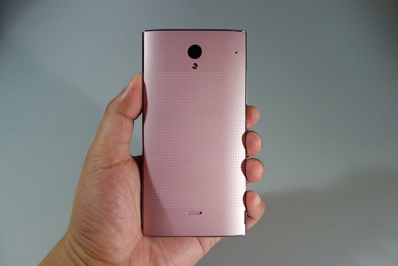 無邊框手機 Sharp AQUOS Crystal 遲來的開箱