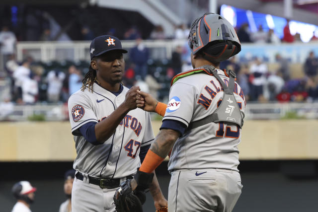 Astros hit 4 homers, with a pair by José Abreu, to rout Twins 9-1 and take  2-1 ALDS lead