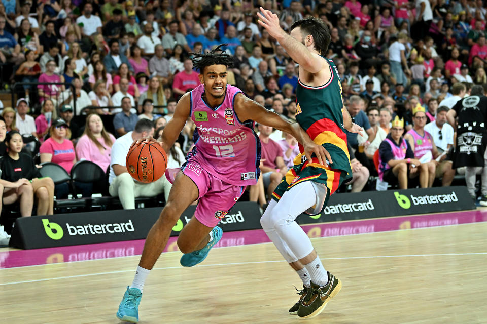 Rayan Rupert of the Breakers drives to the basket during the NBL semifinals series on Feb. 19, 2023, in Auckland, New Zealand. (Photo by Masanori Udagawa/Getty Images)