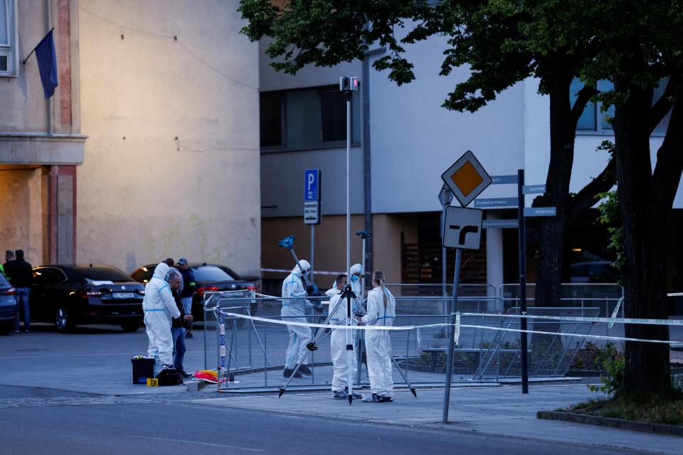 Forensices at the scene after Robert Fica was shot (REUTERS)