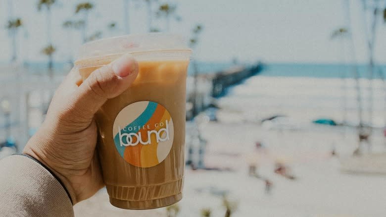 Bound Coffee to-go cup beach