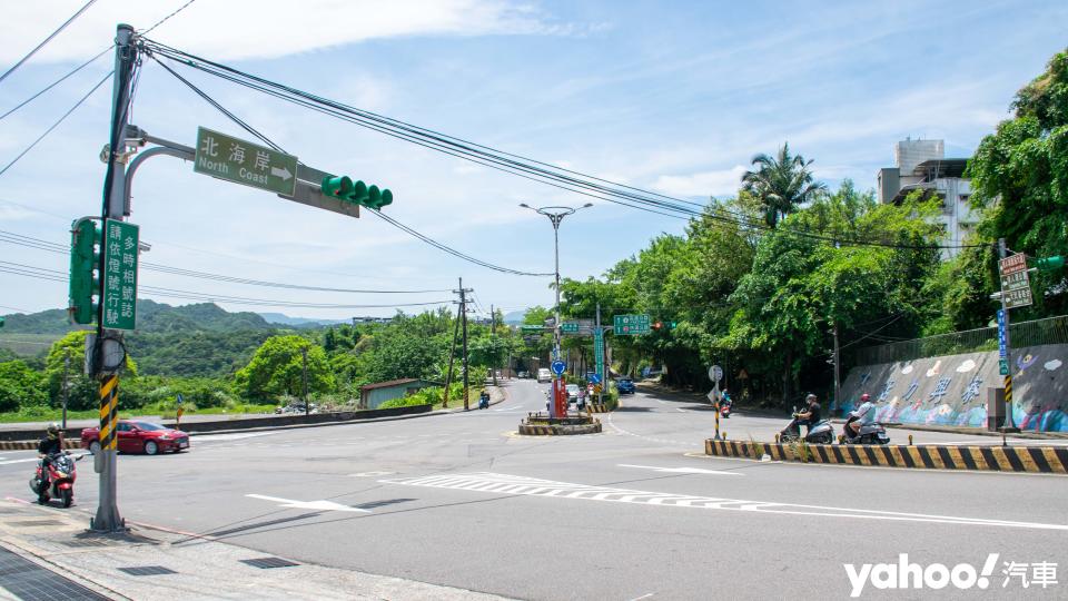 
圓環逆著走、汽車也待轉？怪奇道路事件簿基隆篇Part 1！