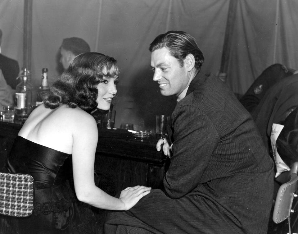 Lupe Vélez y Johnny Weissmuller en 1936 en el Copacabana.  (Photo by Hulton Archive/Getty Images)