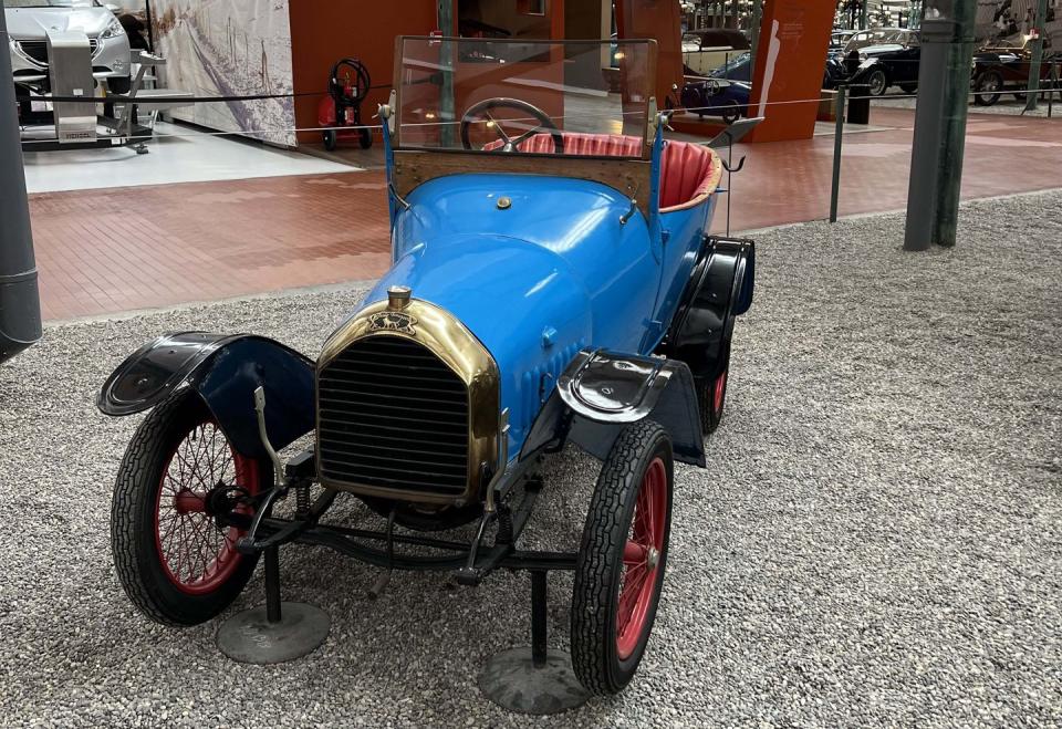 an old blue car