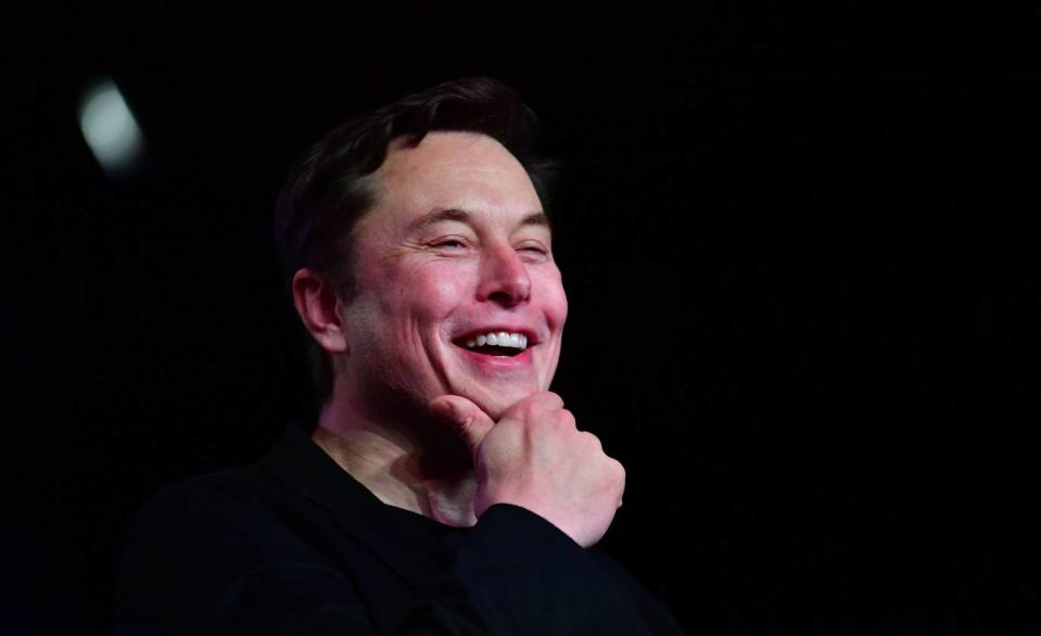 Plant Elon Musk komplett aus dem Geschäft mit Autos auszusteigen? - Copyright: Getty Images / Frederic J. Brown