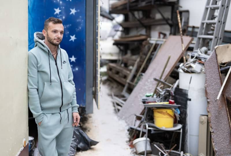 Showman Tim Himmes stands in front of his house in the Ahr Valley, which was badly damaged by the flood in 2021. The event has also left deep scars on people's psyches. Boris Roessler/dpa