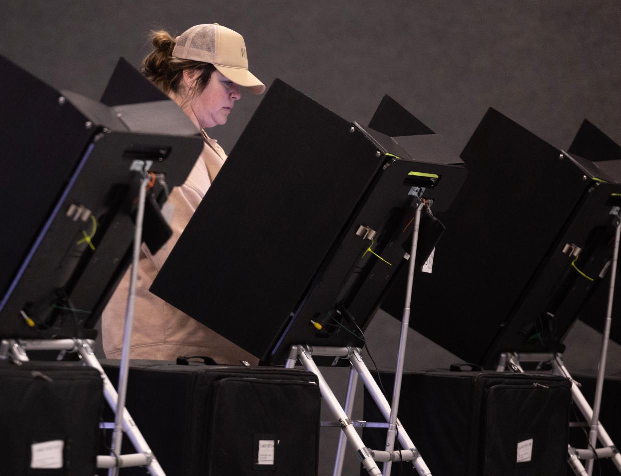 Heather Simms votes at the GentleBrook Rec Center in Hartville.