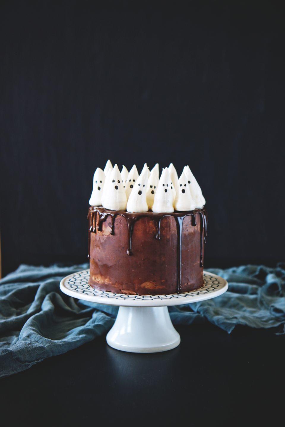 Meringue Ghost Cake Toppers