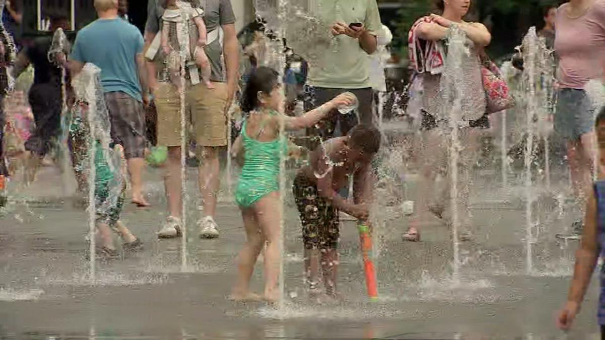 Memorial Day weekend plans carry on despite rain in Philly