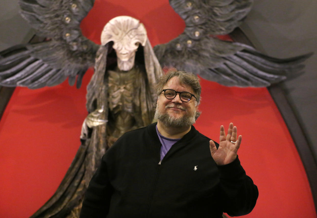 El director Guillermo del Toro durante su exposición En casa con mis monstruos en Guadalajara en 2019 (REUTERS/Fernando Carranza).