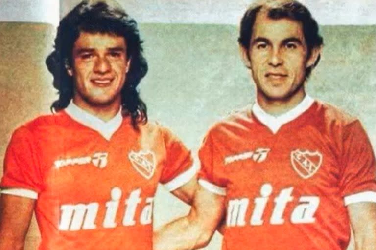 Pedro Massacessi y Ricardo Bochini, en una producción de El Gráfico titulada 