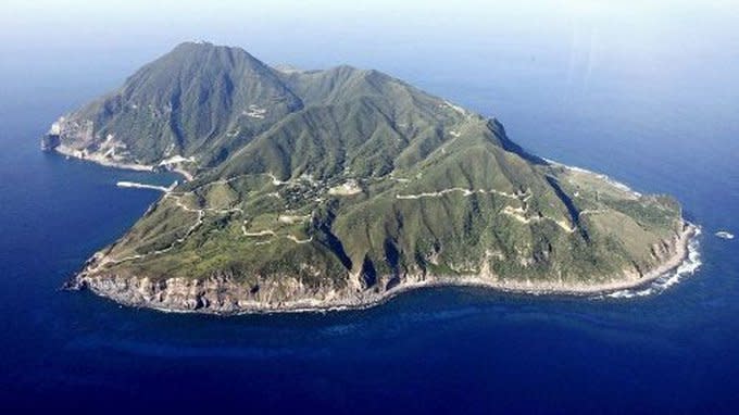 日本鹿兒島縣豐島村從4日午夜開始，以吐噶喇群島近海為震央的地震接連發生，到6日晚間6時，已經多達173次。   圖：翻攝自Yahoo!ニュース推特