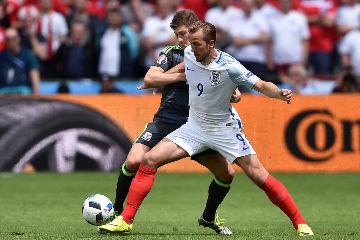 England’s Harry Kane (right) and Wales’ Ben Davies in action against each other at Euro 2016 (Joe Giddens/PA) (PA Archive)