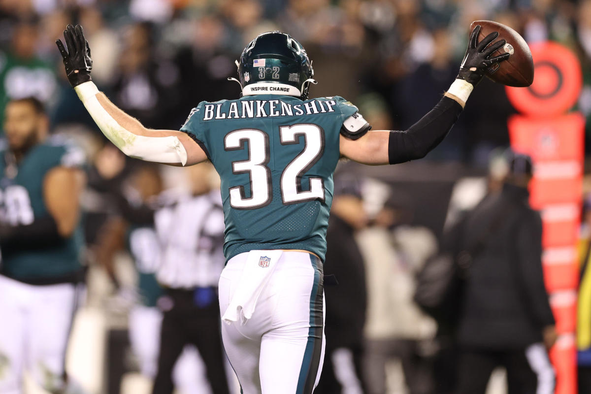 Pressure is all on Philadelphia in the team's playoff matchup with New York, Locked On Eagles