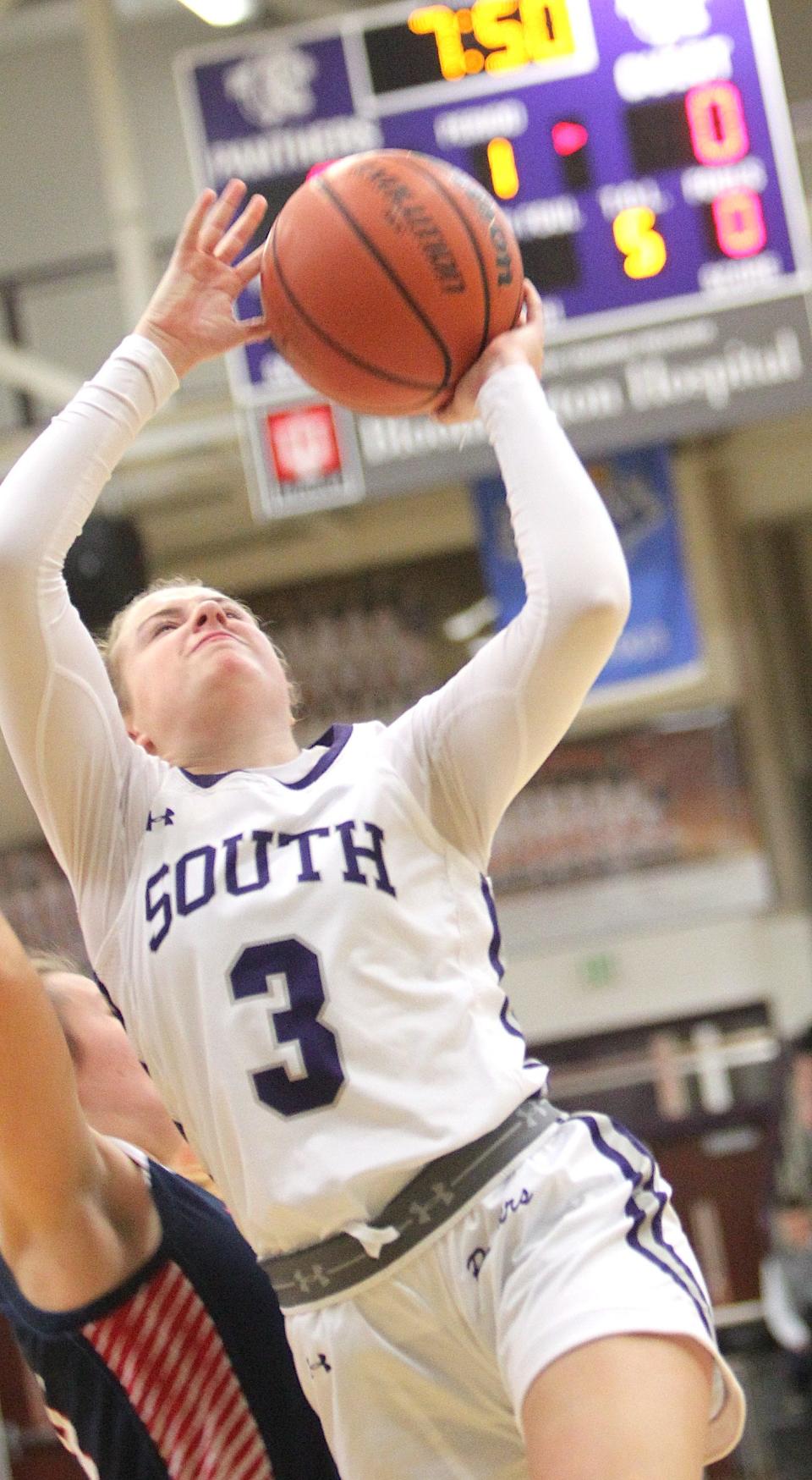 Bloomington South's Carlie Pedersen looks to take the ball to the bucket early on against Bedford North Lawrence on Tuesday, Nov. 15, 2022.