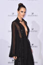 <p>Alessandra Ambrosio se robó el show en la Semana de la Moda de Milán con este escote/Getty Images </p>