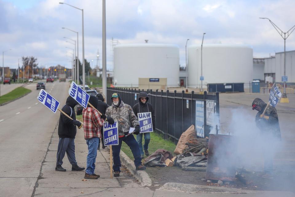 UAW strikers walk the picket line at the GM Customer Care and Aftersales plant in Pontiac, Mich. on Monday, Oct. 30, 2023.