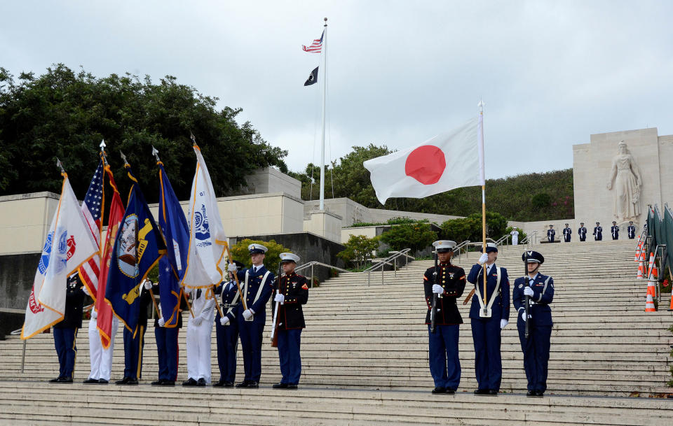 Japan’s Prime Minister Abe visits Pearl Harbor memorial on Hawaii trip