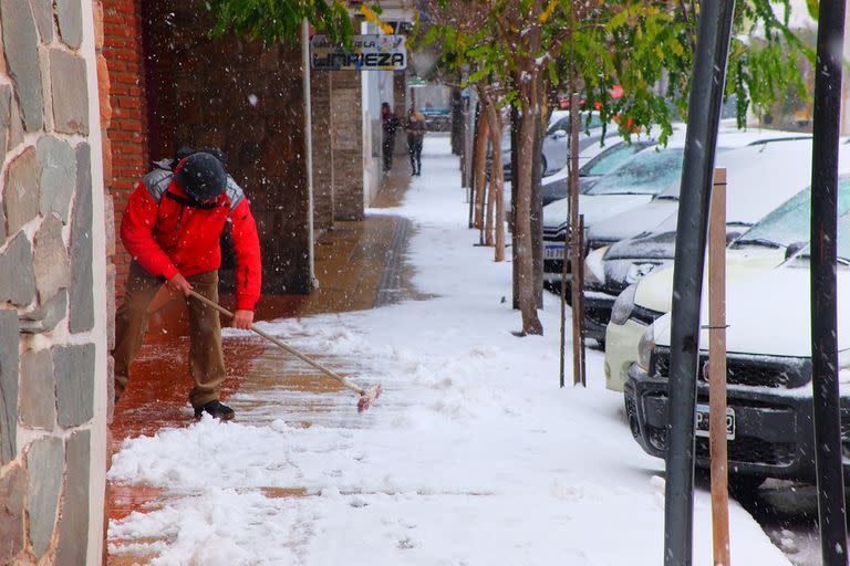 La Cumbre también amaneció cubierta de nieve