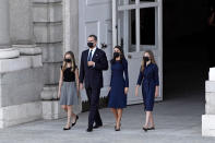 Sí, llevaron mascarillas y zapatos negros, pero la princesa de Asturias fue la única que lució este color en su vestido. La parte de la falda, sin embargo, era gris. (Foto: Carlos Alvarez / Getty Images)