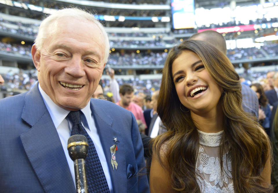 Jerry Jones, Selena Gomez