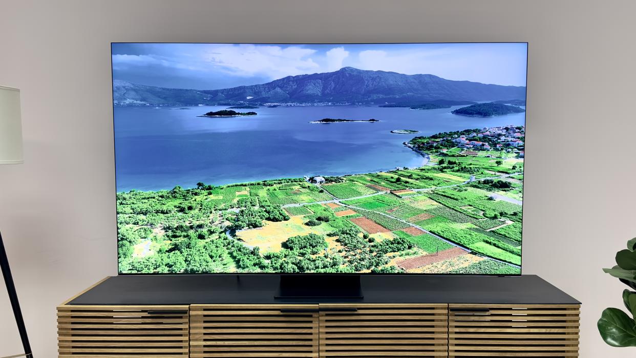  Samsung QN900C Neo QLED 8K TV. 