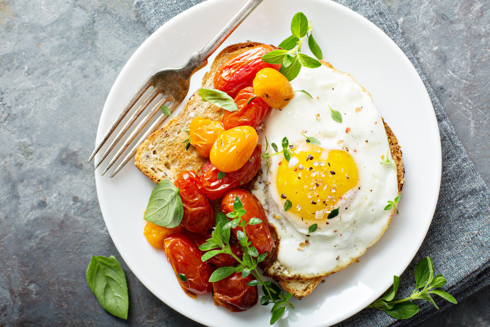 Eggs contain choline, which aid your brain's memory center. (Photo: VeselovaElena via Getty Images)