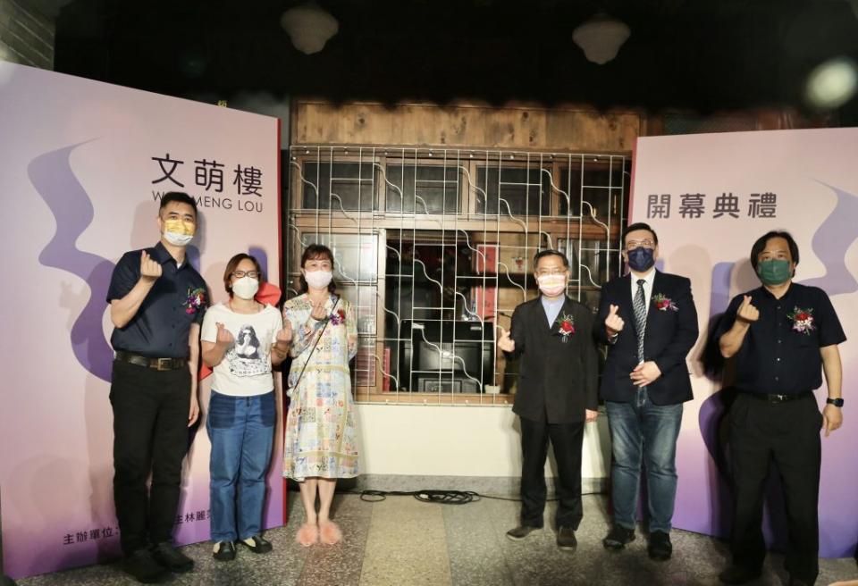 台北市定古蹟「歸綏街文萌樓」歷經兩年建在七日晚間正開幕，也讓北市文化資產重獲新生。（記者周閩生攝）