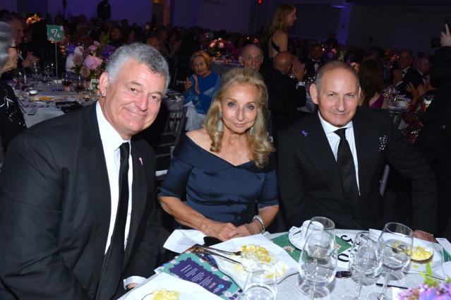 $200 million gift for Alzheimer's research from Lifestyles  Magazine/Meaningful Influence Board member Ronald S. Lauder and family –  Lifestyles Magazine