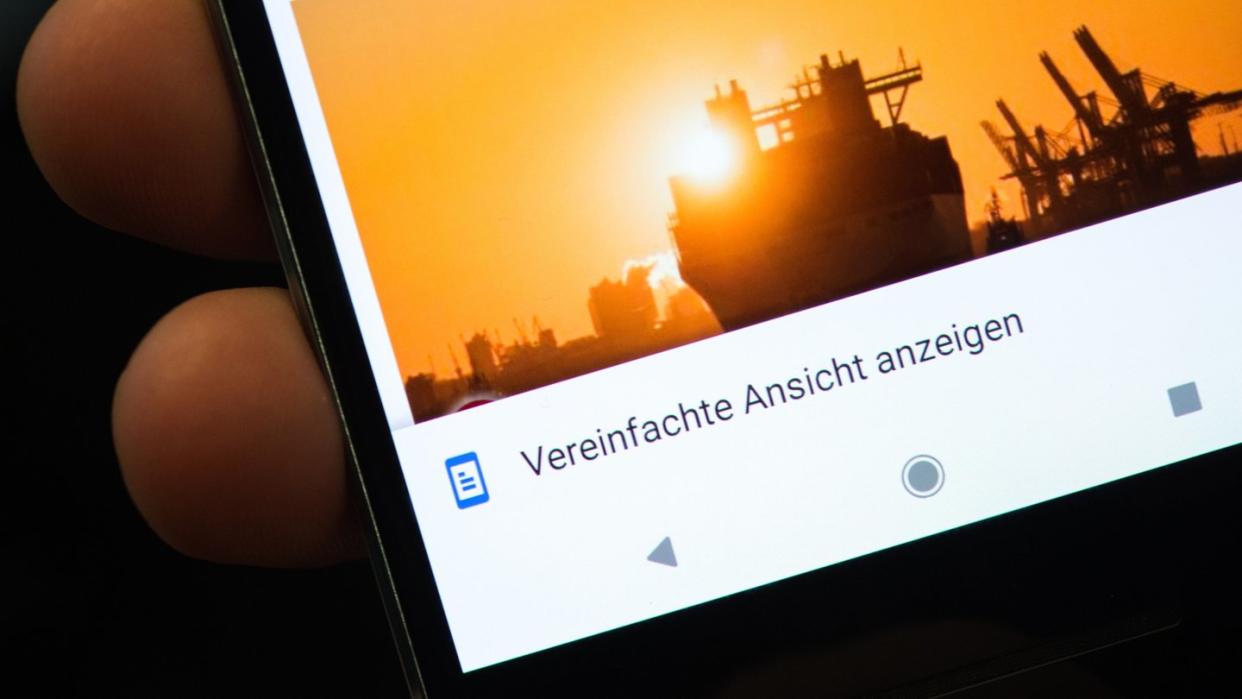 Der Chrome-Browser kann Webseiten auch ohne Elemente wie Menüs oder Einblendungen darstellen. Diese vereinfachte Ansicht muss allerdings zunächst in den Einstellungen aktiviert werden. Foto: Andrea Warnecke