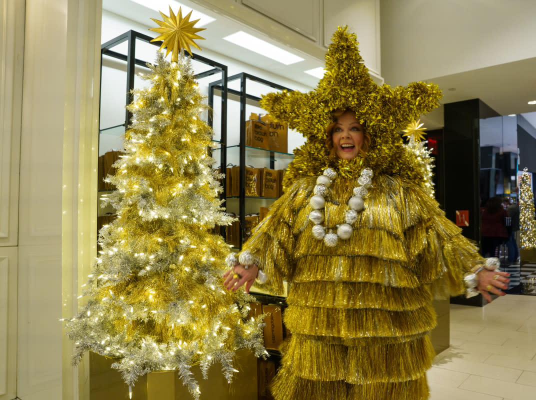 Melissa McCarthy as Flora in the Christmas movie "Genie"<p>NBCUniversal/Peacock</p>