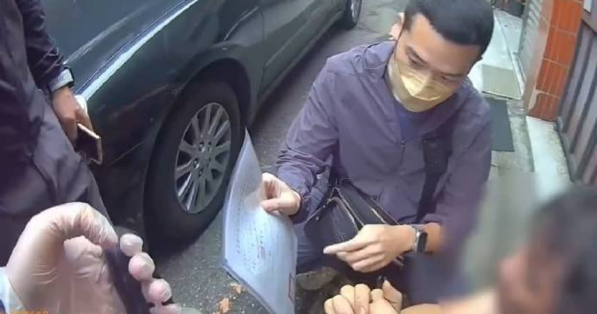 北市萬華分局日前分析車手熱點，逮獲一名37歲的張姓男子涉嫌擔任車手。(圖／翻攝畫面)