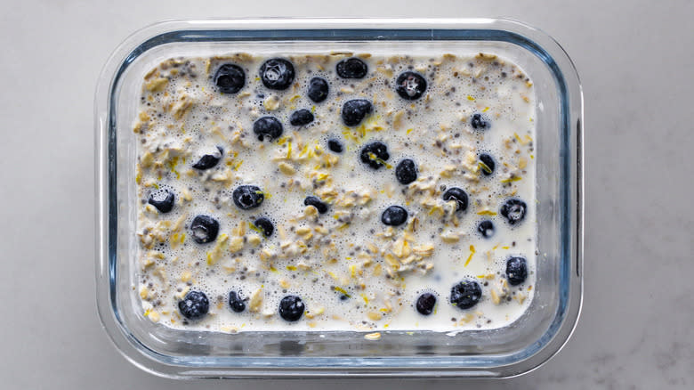 blueberry oats in container
