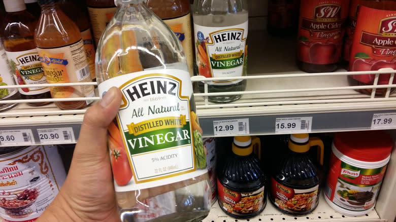distilled white vinegar in grocery store