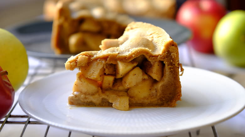 slice of apple pie on plate