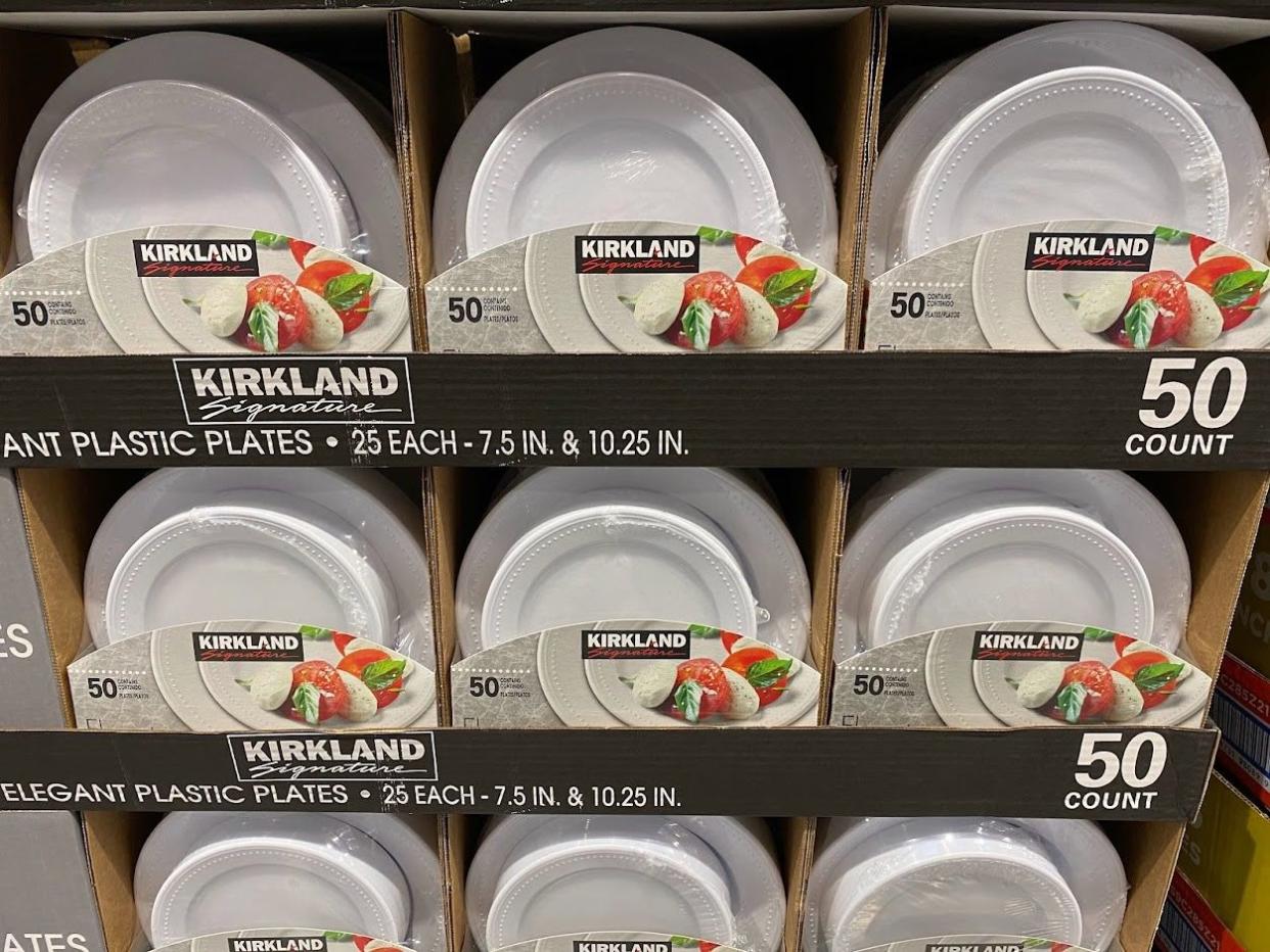 Packs of 50 white plastic plates at Costco.