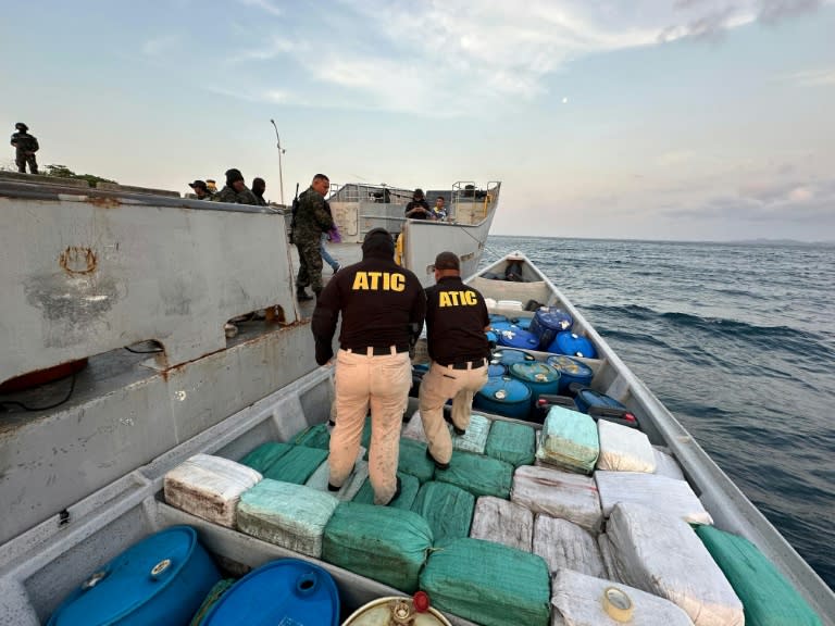 A picture released by the Honduran authorities shows the seizure of cocaine found in a boat in the Carribbean (Handout)