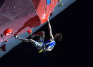 Son nom ne vous dit probablement rien, mais pour les pratiquants d’escalade, c’est une légende. Adam Ondra est en effet à la discipline ce que Lionel Messi est au football : un extraterrestre. Un mutant du vide qui a domestiqué les parois les plus difficiles du monde dès son plus jeune âge, jusqu’à parvenir en 2017 à dompter « Silence », la première voie cotée 9c de l’histoire. Si le Tchèque, triple champion du monde de la discipline et septuple vainqueur de la Coupe du monde, sera très attendu en 2020, c’est parce que la varappe va faire son entrée aux JO. Gravir l’Olympe : un challenge à côté duquel « le Superbe Acrobate » ne peut décemment pas passer.