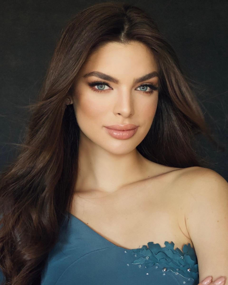 A headshot of Miss Paraguay 2021.