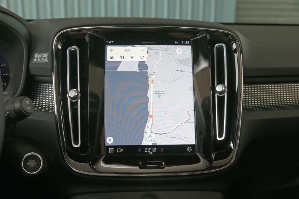 9吋螢幕主機首搭「Google車載資訊娛樂系統」，輸入個人Google帳號便可直接進入車機去使用Google Maps、Google Play等APP應用程式。