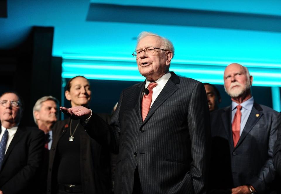 Warren Buffett with other philanthropists at the Forbes Media Centennial Celebration on September 19, 2017 in New York City. <em>(Photo by Daniel Zuchnik/WireImage via Getty)</em>