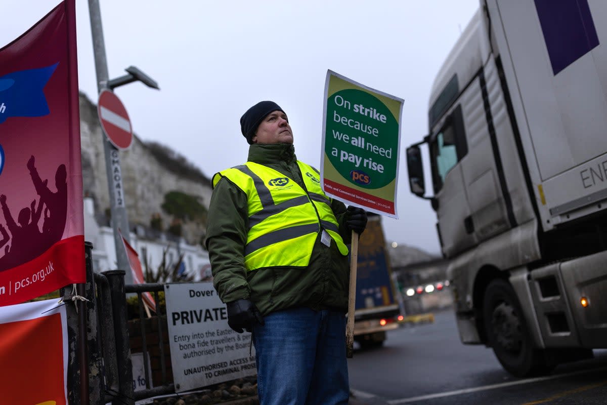 Border Force workers on a picket line in February 2023 (Getty Images)