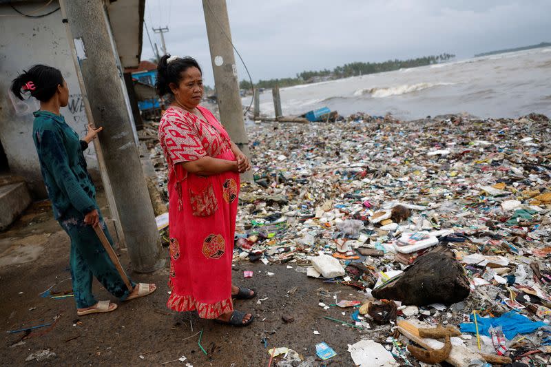 Indonesian fishing village grapples with piles of trash amid erratic high tides