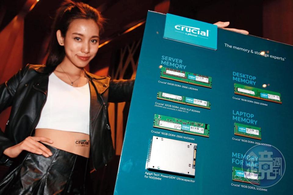 美光舉辦產品發表會，派出showgirl賣力推銷自有品牌「Crucial」。