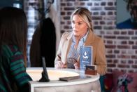 <p>Lola doesn't recognise Emma, who chooses not to share her true identity.</p>