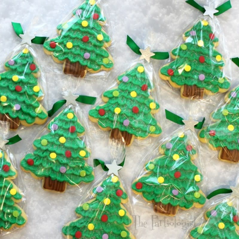 <p>The Partiologist</p><p>A cute Christmas tree shape topped with delicious buttercream frosting.</p><p><strong>Get the recipe: <a href="https://www.thepartiologist.com/2016/12/jumbo-christmas-tree-cookies.html" rel="nofollow noopener" target="_blank" data-ylk="slk:Jumbo Christmas Tree Cookies;elm:context_link;itc:0;sec:content-canvas" class="link rapid-noclick-resp">Jumbo Christmas Tree Cookies</a></strong></p>