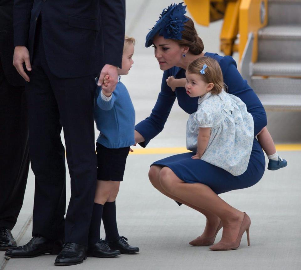 The Duke of Cambridge speaks with dignitaries while the Duchess of Cambridge holds her daughter Princess Charlotte and speaks to her son Prince George as the family arrives in Victoria, B.C., on Saturday, September 24, 2016. Photo: THE CANADIAN PRESS/Darryl Dyck