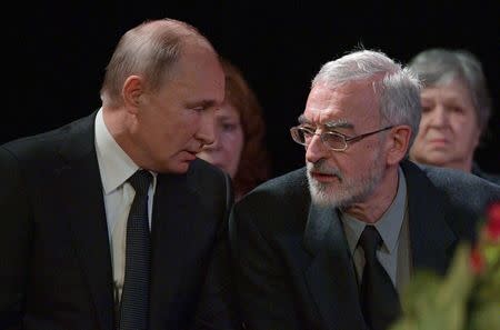 Russian President Vladimir Putin speaks to Lyudmila Alekseyeva's son Mikhail Alekseyev as he pays respect to founder of Russia’s oldest human rights group and Sakharov Prize winner Lyudmila Alexeyeva in Moscow, Russia December 11, 2018. Sputnik/Alexei Druzhinin/Kremlin via REUTERS